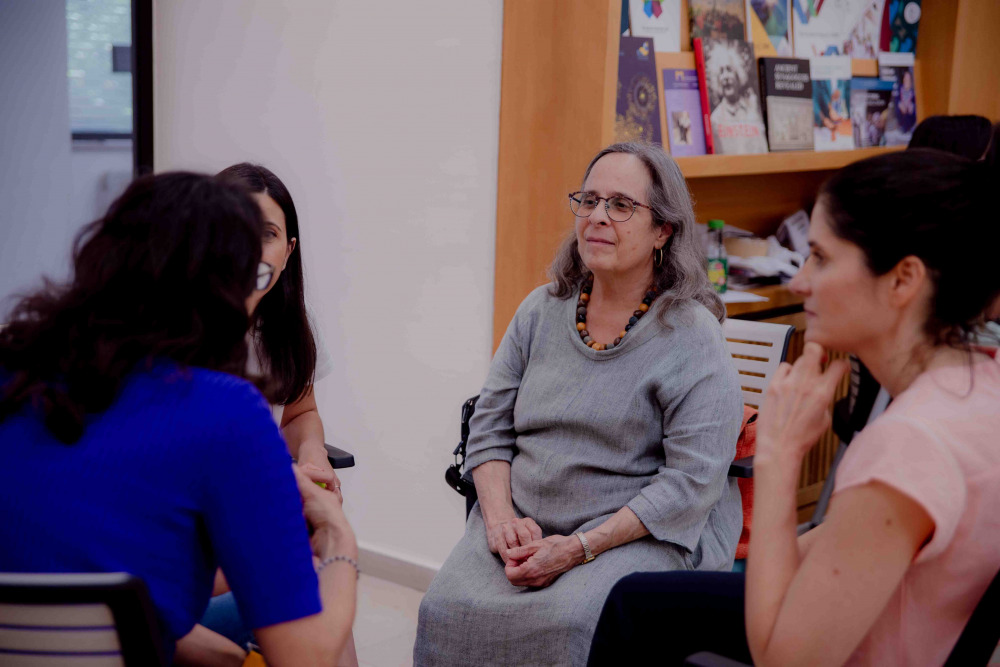 מגוון בצל המלחמה